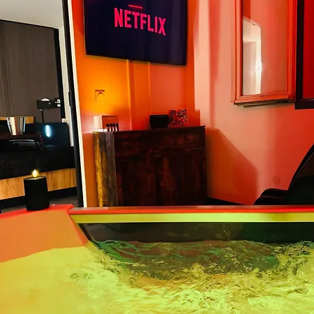 Apartmán Jacuzzi, Massage Et ! Fréjus